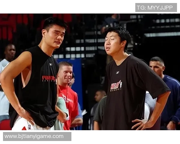 王治郅与姚明重聚篮球场回忆往昔共同见证中国篮球辉煌历程