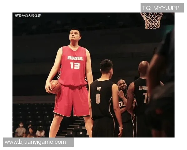 巩晓彬与姚明重聚瞬间珍贵照片分享展现篮球传奇友谊与岁月的印记